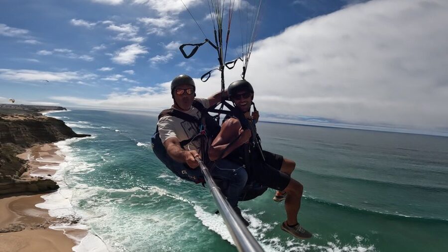 From Lisbon: Paragliding Pack (Flight+Video+Transportation) - Who should book this paragliding trip?