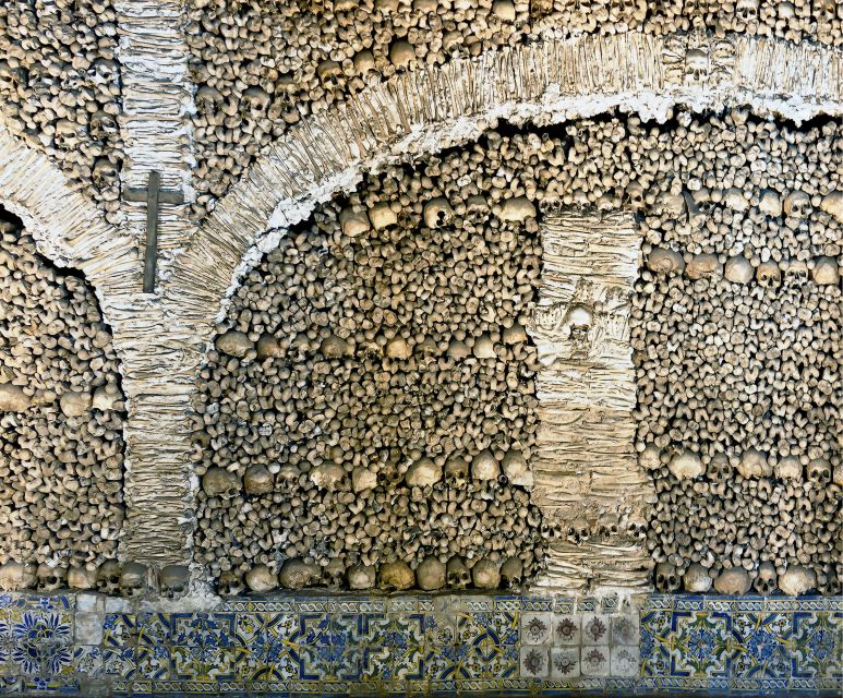 From Lisbon: Private Customized Small-Group Tour to Evora - Walking Évora’s old streets and Giraldo Square