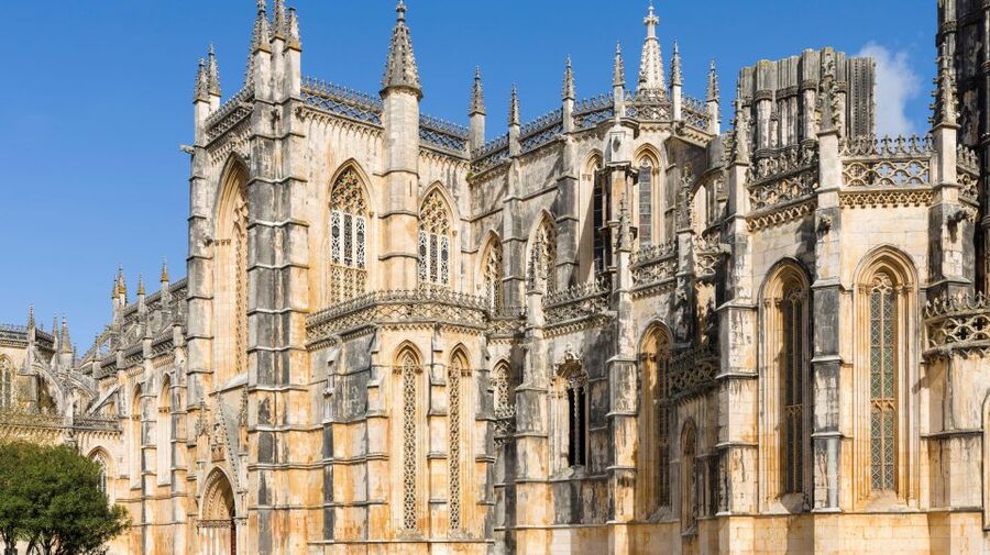 From Lisbon: Shared Tour to Fátima, Óbidos, Batalha e Nazaré - Who should book this small-group day trip?