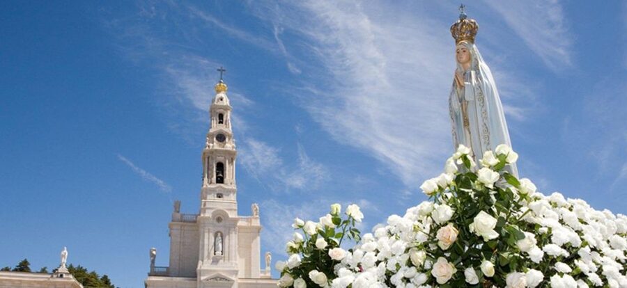 From Lisbon: Shared Tour to Fátima, Óbidos, Batalha e Nazaré - Fátima: two hours at Portugal’s great pilgrimage site
