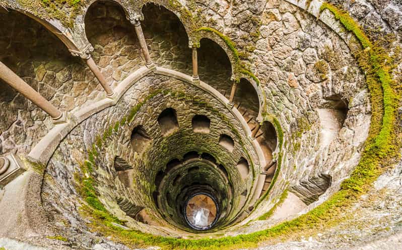 From Lisbon: Sintra, Pena Palace and Regaleira Day Trip - A useful 90 minutes in Sintra town