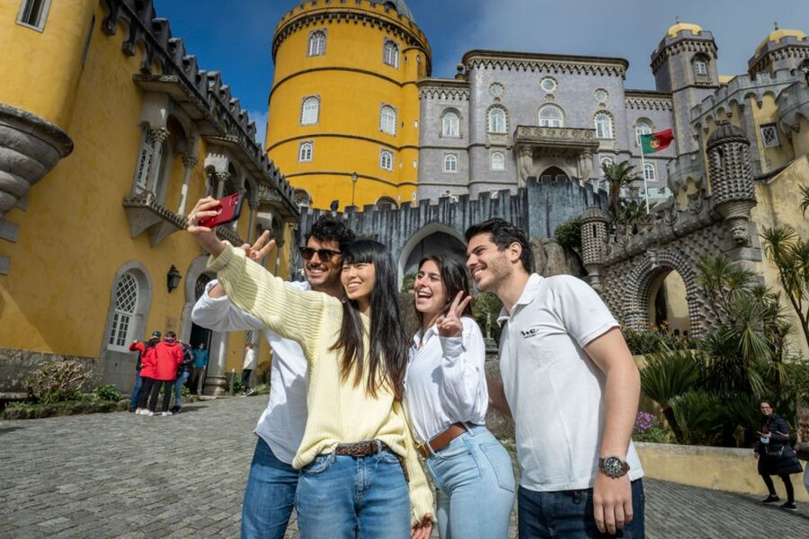 From Lisbon: Sintra & Pena Palace Day Trip with Wine Tasting - Meeting in Lisbon and riding to Sintra