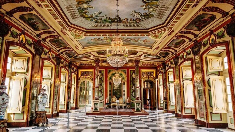 From Lisbon: Sintra Pena Regaleira Roca Cap Cascais Tour - Sintra’s old center and the case for a Travesseiro