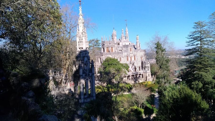 From Lisbon: Sintra Private tour Half-Day in a premium car - The Moorish Castle and its long views