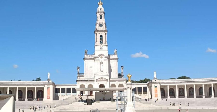 From Lisbon: Small Group Fátima & Little Shepherds Town Tour - Hotel pickup makes the morning easier