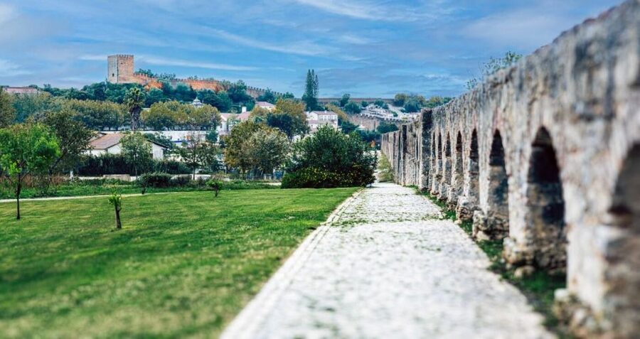 From Lisbon: Tansfer to Porto with stops until 3 cities - What the $481 group price really buys you