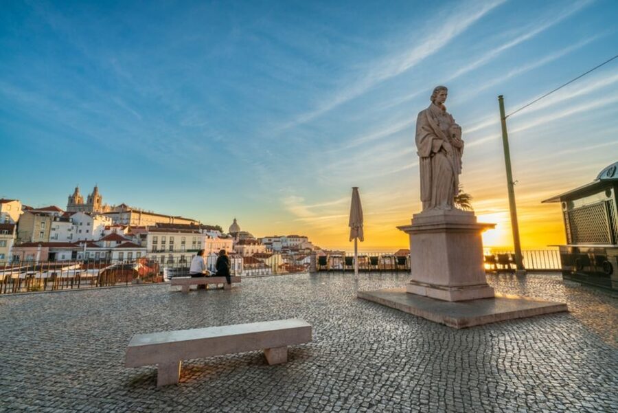 Half-Day Private Tour in Lisbon - Alfama and the Cathedral show Lisbon’s older side