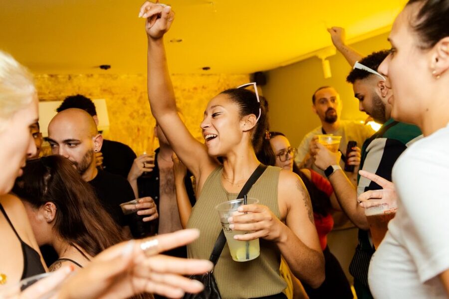 Halloween Haunts: Lisbon Pub Crawl Experience - VIP Entry to a Lisbon Nightclub