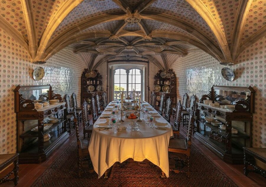 Lisboa: Sintra, Pena Palace, Cascais and Cabo da Roca - Sintra village, royal chimneys, and a famous pastry