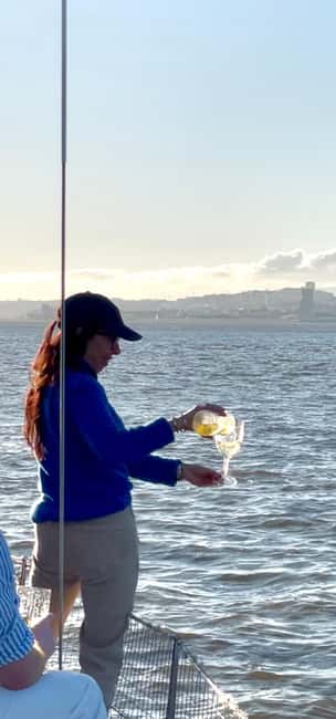 Lisboa:Sunset Sailing Tour at Tagus River with welcome drink - Leaving Alcântara with a small crew