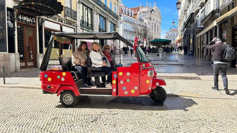 Lisboa: Tuk Tuk ride in Alfama & pick-up you at the hotel. - Graça and Mouraria beyond the postcard view