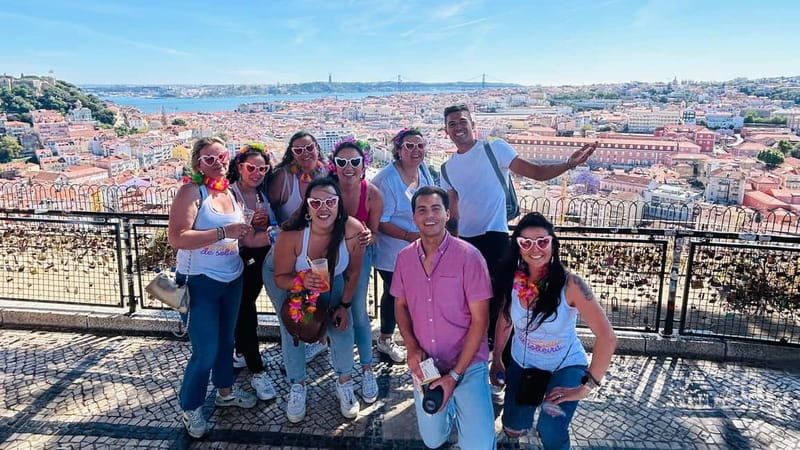 Lisboa: Tuk Tuk ride in Alfama & pick-up you at the hotel. - Photos, pastry, and a small taste of Lisbon