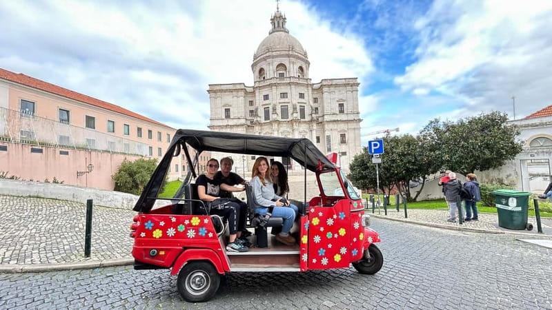Lisboa: Tuk Tuk ride in Alfama & pick-up you at the hotel. - Starting near Hard Rock Cafe