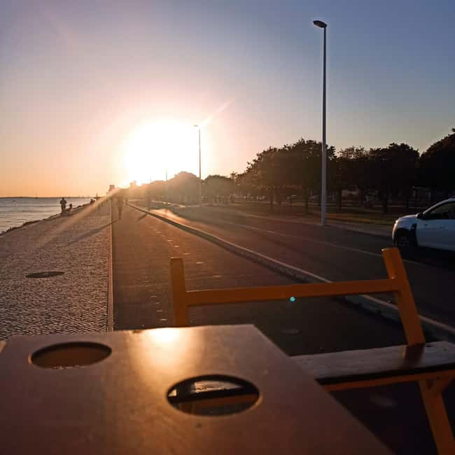 Lisbon: 1-Hour Beer or Sangria Bike Sightseeing Tour - What kind of group should book it?