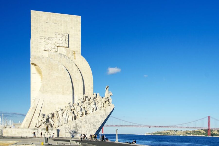 Lisbon: 1-or 2-Day Hop-On Hop-Off Bus Tour - Audio commentary and the limits of a recorded tour