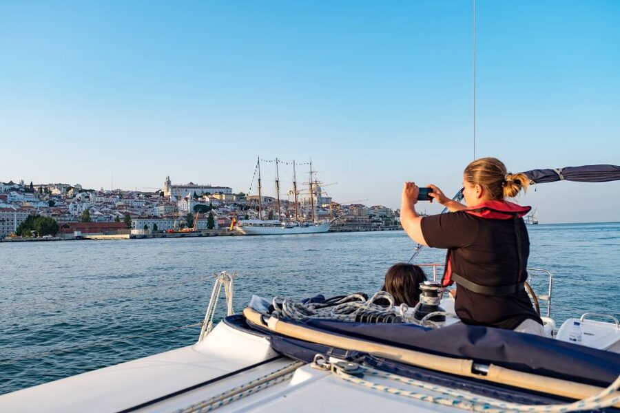 Lisbon: 1 or 2-Hour Cruise along the Tagus River - Seeing the bridge and Christ the King from the river