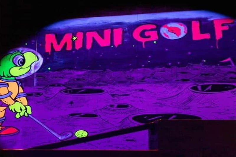 Lisbon: 18-Hole Indoor Minigolf Ticket with Bar Area - Key points to know before you book
