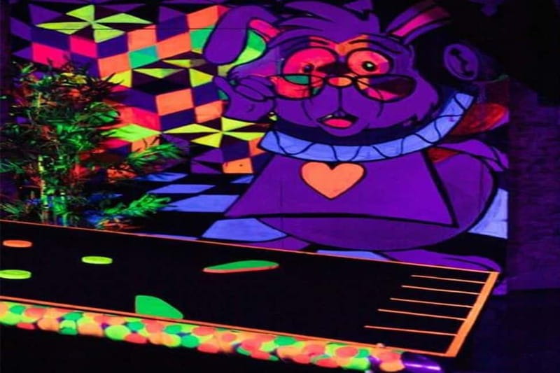 Lisbon: 18-Hole Indoor Minigolf Ticket with Bar Area - Starting at Calçada Ferragial 8