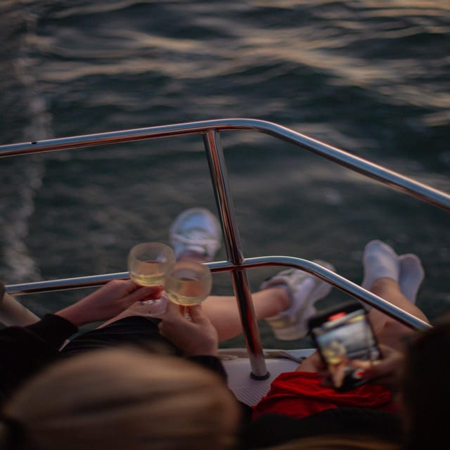 Lisbon 2 Hours Sailing Day Tour and Cruise With Drinks - Key points at a glance
