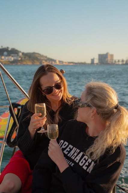 Lisbon 2 Hours Sailing Day Tour and Cruise With Drinks - Shared boat or private charter?