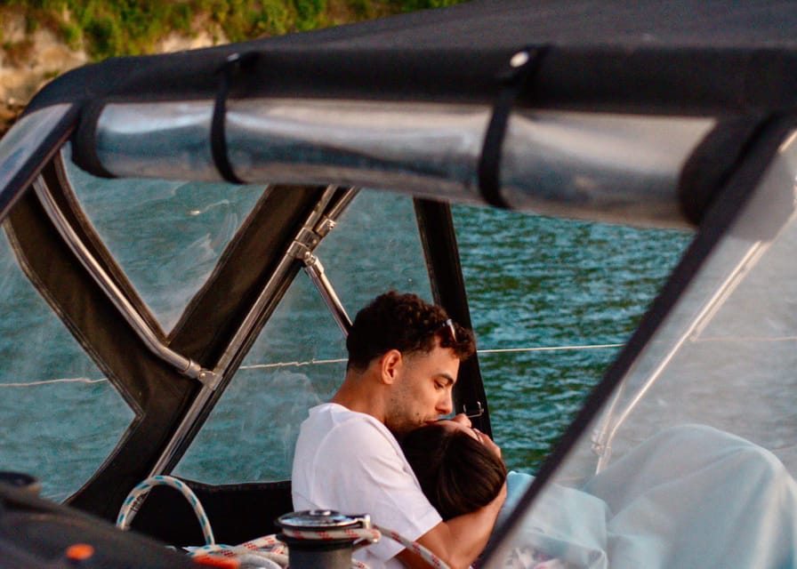 Lisbon 2 Hours Sailing Day Tour and Cruise With Drinks - Starting at Alcântara and finding the boat