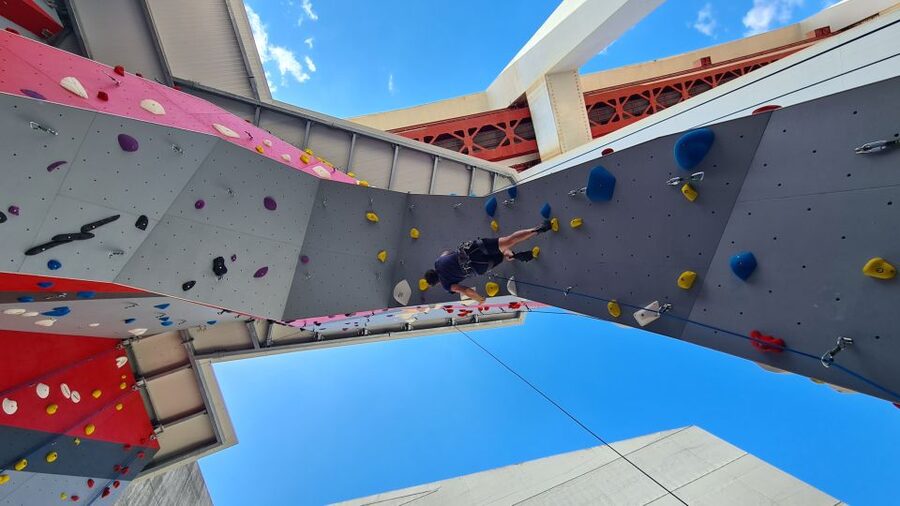 Lisbon: 25 de Abril Bridge Guided Climbing Experience - The middle-level class and its rope skills