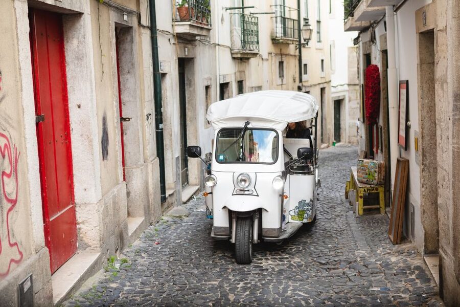 Lisbon: 2h Old Lisbon Tuk Tuk Tour - The local taste: Ginjinha or Pastel de Nata