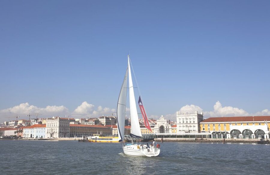 Lisbon 2H Private Tour by SAILBOAT / SAIL or POWER CATAMARAN - Booking, cancellation, and useful packing advice