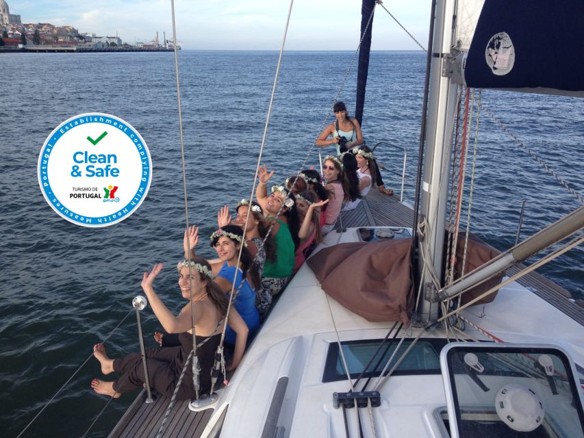 Lisbon 2H Private Tour by SAILBOAT / SAIL or POWER CATAMARAN - Setting out from Doca do Bom Sucesso