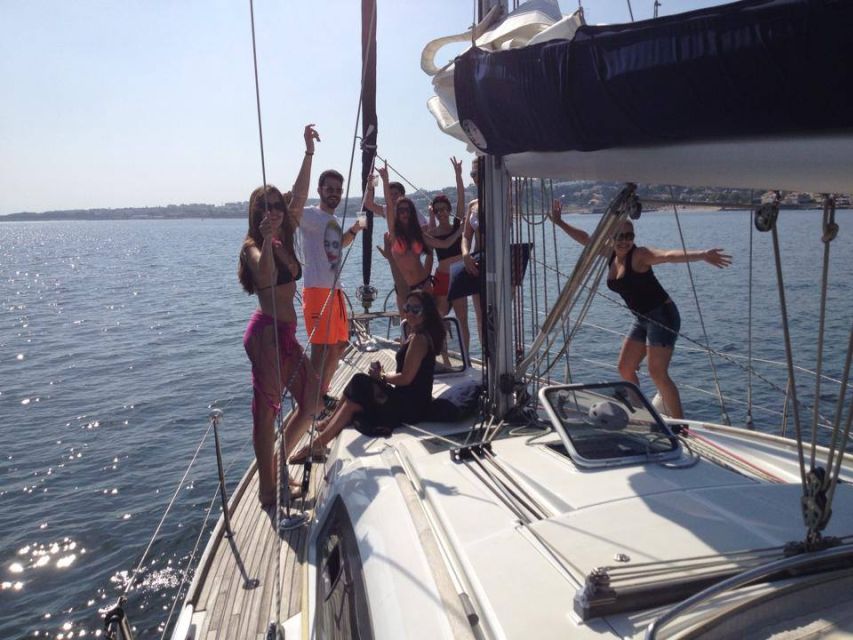 Lisbon 2H Private Tour by SAILBOAT / SAIL or POWER CATAMARAN - Passing Cristo Rei and Lisbon’s open riverfront