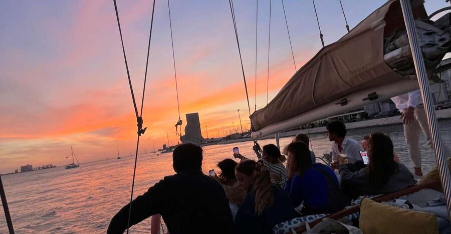 Lisbon: 2H Sunset Boat Cruise Tour with Drinks - At a glance: what makes this cruise worth considering