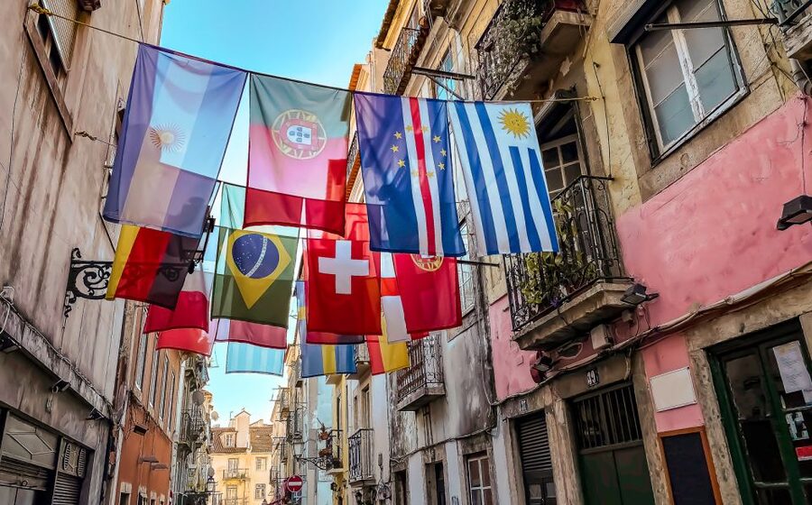 Lisbon: 3-Hour Historical Tour - Price, group size, and what you receive