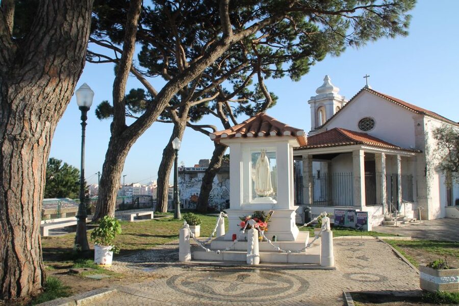 Lisbon: 3-Hour Sightseeing Tour by Tuk-Tuk - Comfort, restrictions, and access