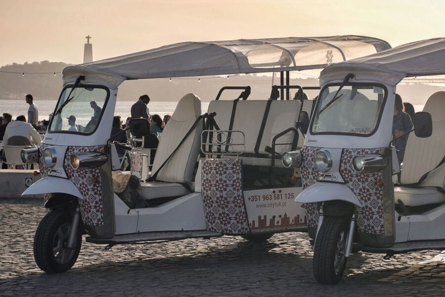 Lisbon: 3-Hour Street Art Tuk Tuk Tour - Viewpoints give the tour breathing room