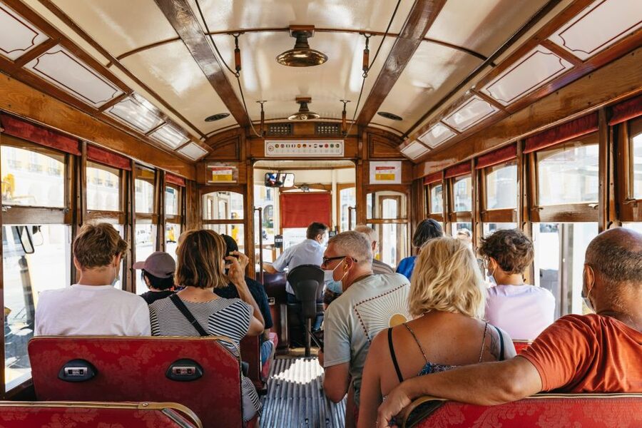 Lisbon: 72/96-Hour Hop-On Hop-Off Bus, Tram & Boat Ticket - Use the Modern route for Oriente and eastern Lisbon