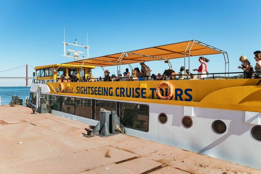 Lisbon: 72/96-Hour Hop-On Hop-Off Bus, Tram & Boat Ticket - Begin at Restauradores and sort out the colors