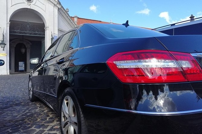 Lisbon Airport Transfer - Finding the AVENIDAS driver at Lisbon Airport