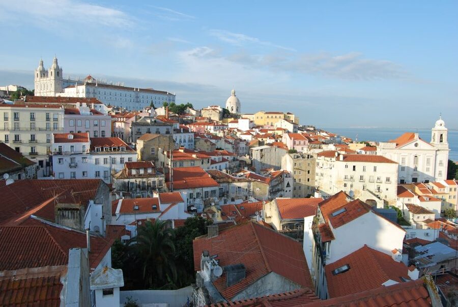 Lisbon: Alfama and São Jorge Castle Quarters Walking Tour - Should you book this Lisbon walking tour?