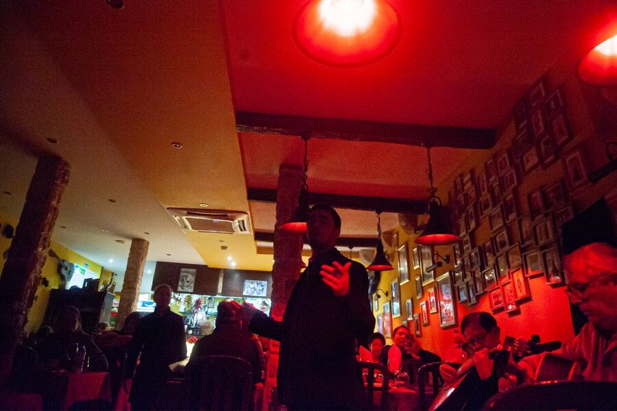 Lisbon: Alfama Tour and Live Fado with Traditional Dinner - Walking through Mouraria and Alfama