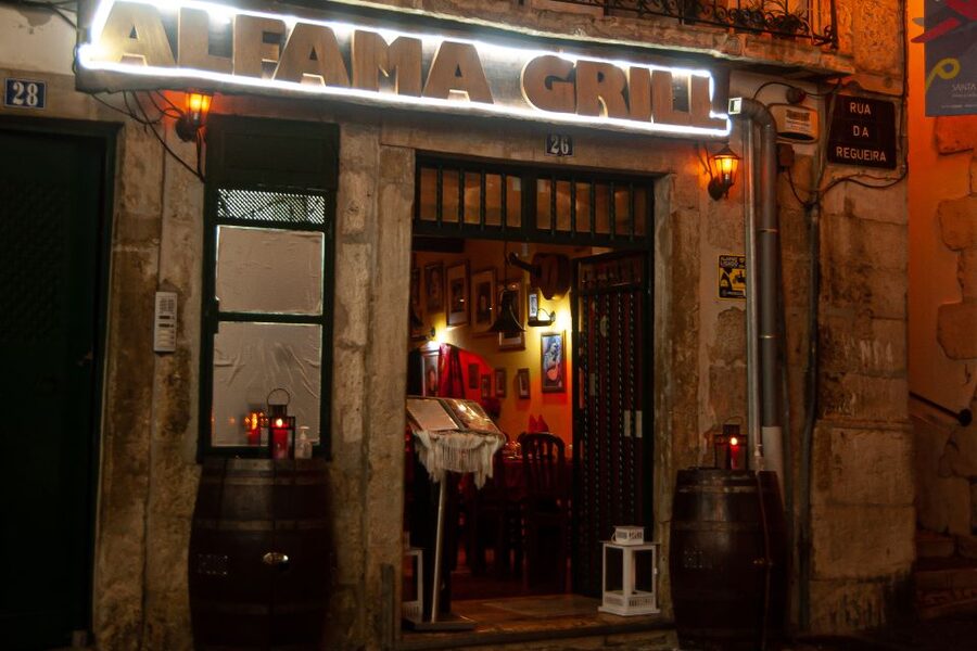 Lisbon: Alfama Tour and Live Fado with Traditional Dinner - Who should book this experience
