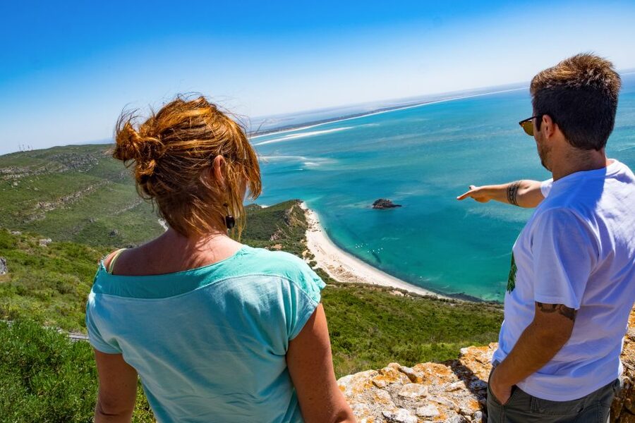 Lisbon: Arrábida Natural Park and Sesimbra Day Trip - From Lisbon across the 25th of April Bridge