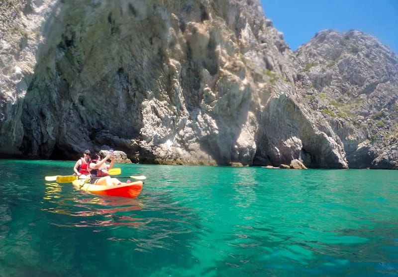 Lisbon: Arrabida Park Kayak Tour with Beach Picnic - Safety briefing and first paddle in Sesimbra
