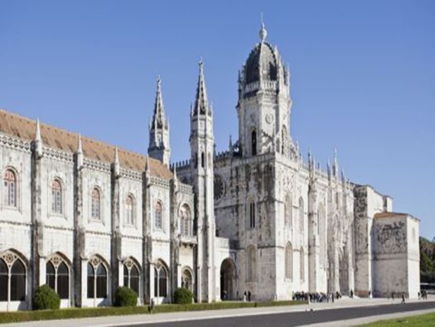 Lisbon: Belem Private Tuk-Tuk Tour for 2 hours - A pastry pause at Pastéis de Belém
