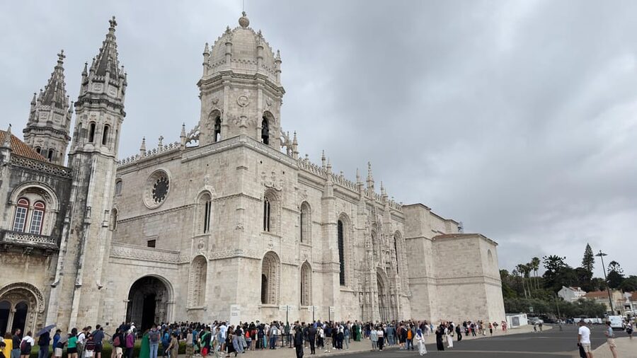 Lisbon: Belem Tour with Pastéis at Jerónimos Monastery - Belém Tower, with an important limitation