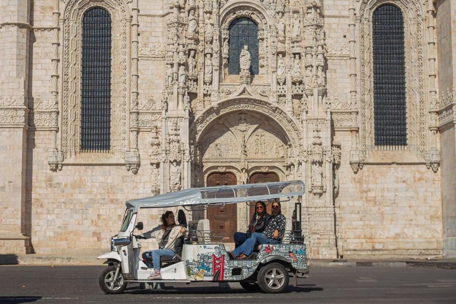 Lisbon: Belém Tuk Tuk Tour with Pastel de Nata Tasting - The Monument to the Discoveries