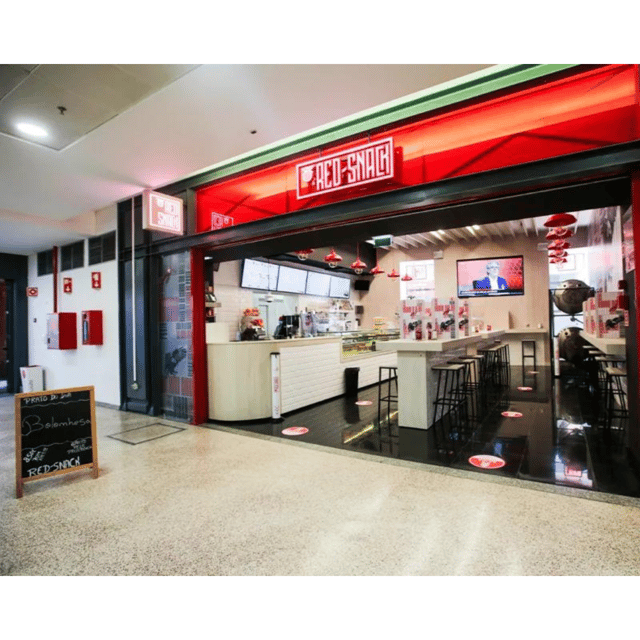 Lisbon: Benfica Stadium and Museum Tour with Meal and Scarf - The Glorioso scarf and the official club feel