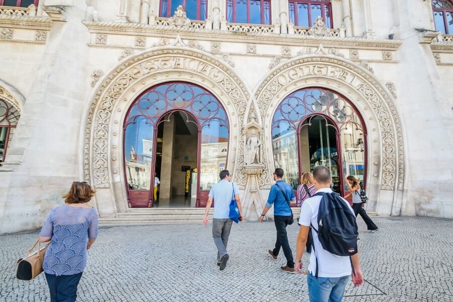 Lisbon: Best of City Private Walking Tour - Guide style and the pace of the walk