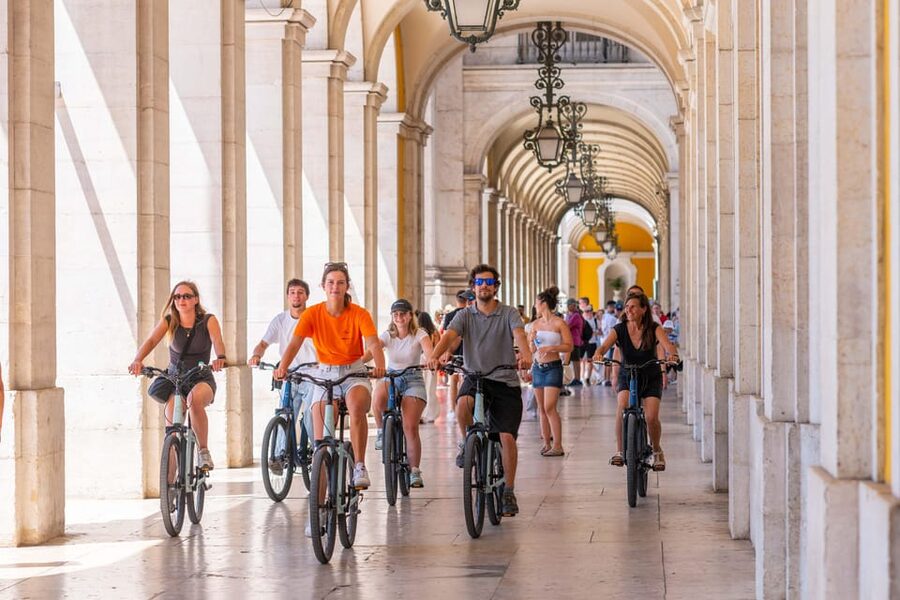 Lisbon Bike Tour: Langs de rivier van Belém naar Lissabon - Meeting beside the Altis Belém Hotel