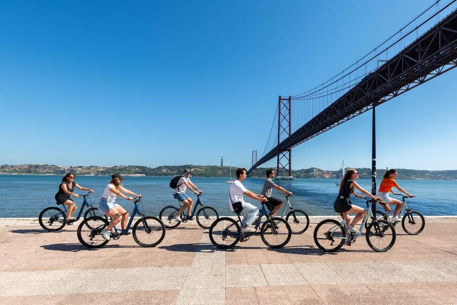 Lisbon Bike Tour: Langs de rivier van Belém naar Lissabon - Belém Tower and the riverfront opening