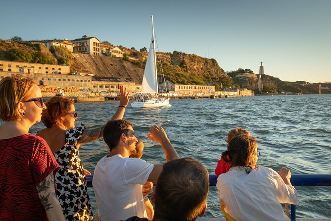 Lisbon Boat Cruise - Comfort, Wi-Fi, and the pace of the ride